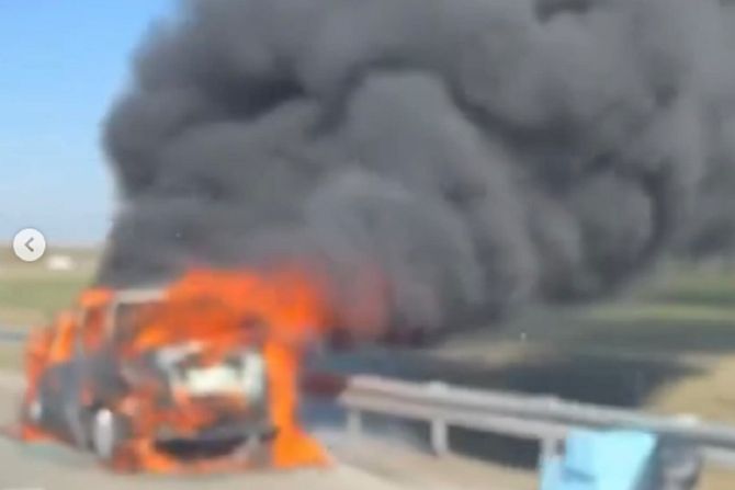 Automobil u plamenu, Beska Automobil u plamenu, Beska
