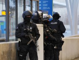 Nemačka policija, železnička stanica u Vupertalu