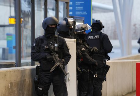 Nemačka policija, železnička stanica u Vupertalu