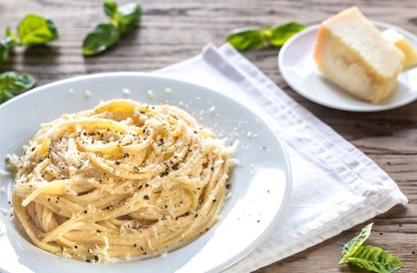 pasta, pasta sa parmezanom, testenine, špagete pasta, pasta sa parmezanom, testenine, špagete