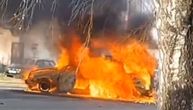 Ogroman plamen guta automobil kod Rume: Udes izazvao požar, crni dim kulja iz vozila