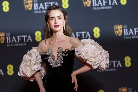 Lily Collins, Lili Kolins