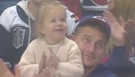 Predivan prizor! Jokić sa ćerkicom posetio NHL utakmicu: Pogledajte reakciju navijača