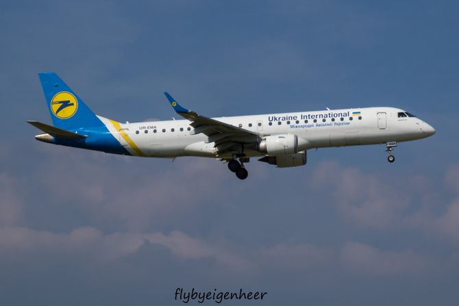 Embraer 190 UR EMA