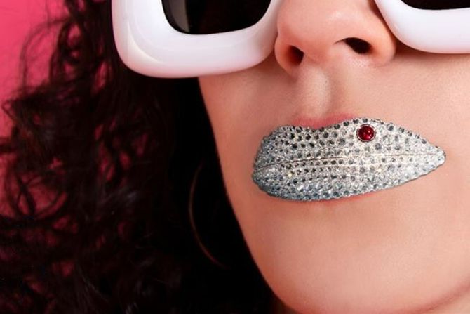 Šljokičava maska za herpes na usnama  Jewelled lips