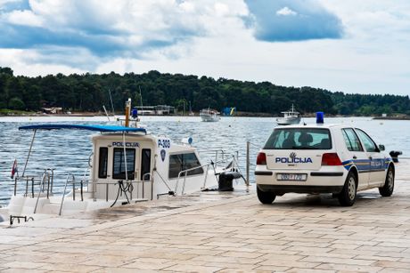 Hrvatska luka  Poreč policija brodići