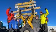 Osvojio Kilimandžaro hodajući unazad: Prešao 5.895 metara, a morao je da koristi specijalnu spravu