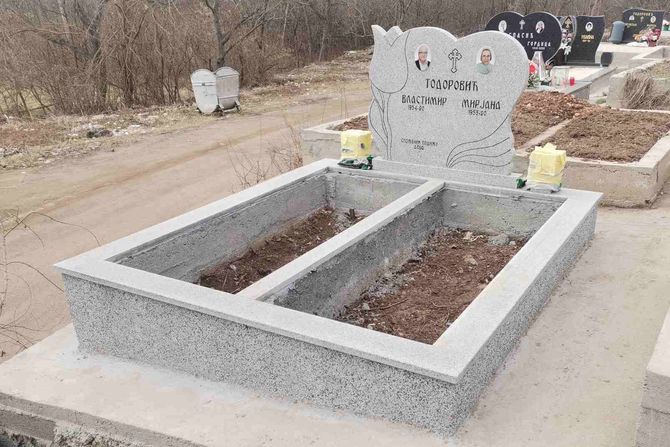 Spomenik, grob, nadgrobna ploča, grad Niš Spomenik, grob, nadgrobna ploča, grad Niš