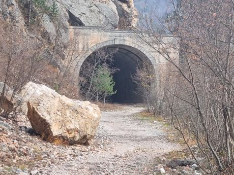 Prijepolje tunel gde je sniman film Lepa sela, lepo gore