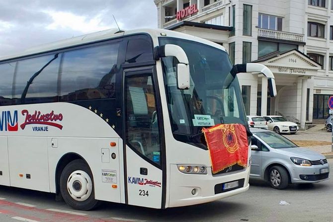 Prizren autobus incident napad na sveštenika