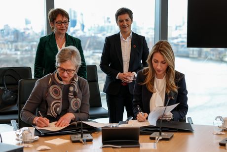 Dubravka Đedović potpisala sporazume sa EBRD za ulaganja u sektor obnovljivih izvora energije u Srbiji