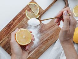 daska za sečenje, so, limun, limun i so, čišćenje