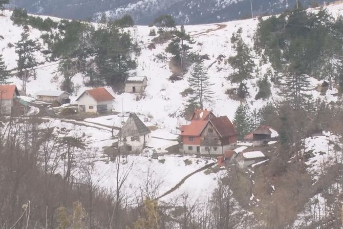 Niko se ne svađa svi živimo složno Selo Draglica