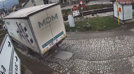 kamion prelazi rampu vrbanja
