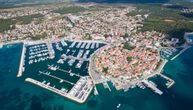 Tri nacionalna parka nalaze se u blizini ovog hrvatskog letovališta