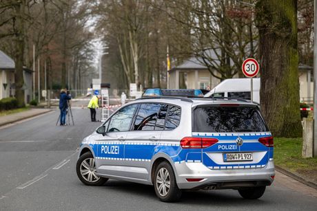 Nemačka policija, vojnik, masakr u porodičnoj kući