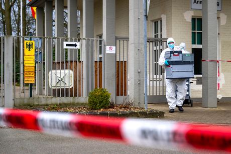 Nemačka policija, vojnik, masakr u porodičnoj kući