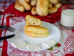 uštipci, doručak, kriška sira, domaćinski doručak, uštipak