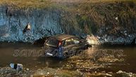 Izgubio kontrolu nad vozilom, pa sleteo u reku: Dramatične fotografije s mesta nesreće u Novom Pazaru