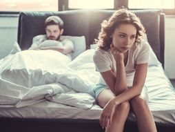 brak, krevet, spavaća soba, bračni par, svađa, ljutnja