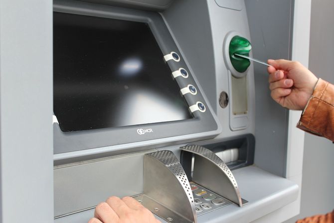 Bankomat, novac Bankomat, novac