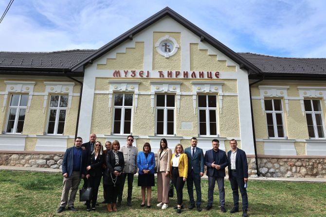 Potpredsednica Vlade i ministarka kulture Maja Gojković posetila je Muzej ćirilice u Rači kod Bajine Bašte