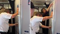 Putnik se zaglavio u toaletu aviona: Stjuardese nisu pomogle, a onda se pojavio neočekivani spasilac
