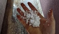 People make "snowballs" out of huge amount of hailstones: A video from vicinity of Pozarevac shocks everyone