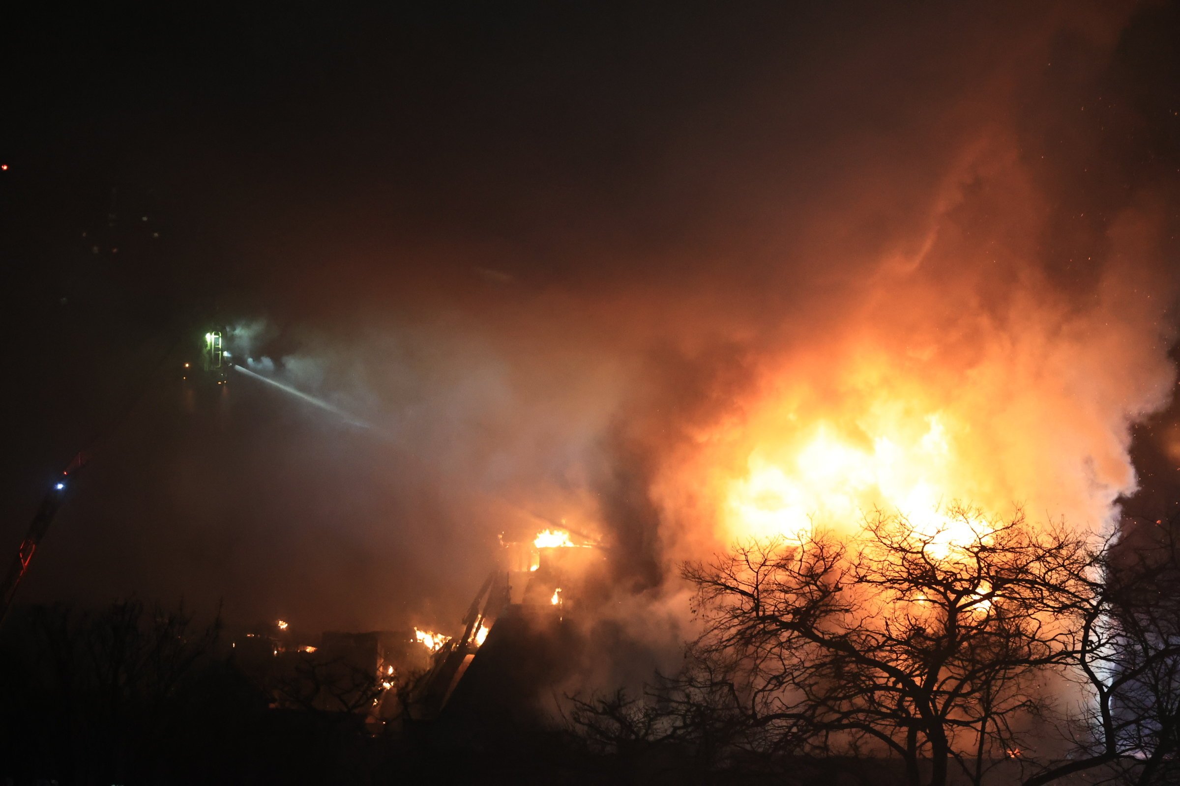 Ogroman požar kod Beočina: Vatra progutala sve pred sobom, prizor kao iz apokaliptičnih filmova
