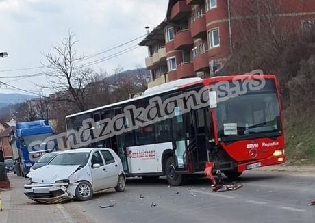 Novi Pazar sudar saobraćajna nesreća automobila sa autobusam