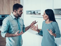 Čovek i žena rasprava, svađa