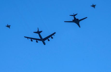 Američki strateški bombarderi nad Švedskom Američki strateški bombarderi nad Švedskom