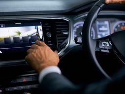 Ekran na dodir, automobil