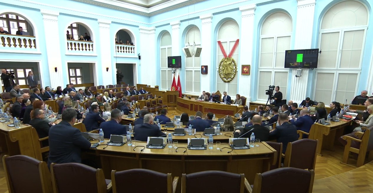 U Crnoj Gori bez podrške predlog o uvođenju srpske trobojke kao državne zastave