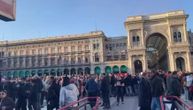 Milan je večeras crveno, a ne crno-beli! Na hiljade Čeha došlo da bodri Slaviju, ludilo ispred čuvenog Duoma