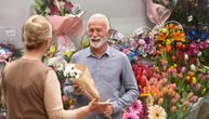 Deka Mimi i u penziji ne zaboravlja dame iz kolektiva: Došao po ruže, koštale su ga 750 dinara
