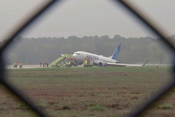 Hjuston,  nesreća aviona Junajted erlajnsa skliznuo je sa piste na međunarodnom aerodromu Džordž Buš