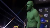 Svi su ostali bez teksta: Poznati UFC borac bukvalno shvatio nadimak "Hulk", pa se pojavio u neviđenom izdanju