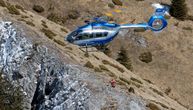 Prvi put u Srbiji: GSS i Helikopterska jedinica spustili spasioce direktno iz vazduha na vrh stene