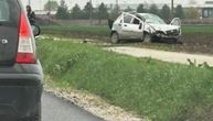 Teška saobraćajna nezgoda kod Nove Pazove: Automobil potpuno smrskan