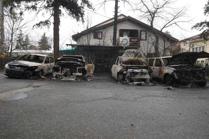 Zapaljeni automobili, Petlovo brdo