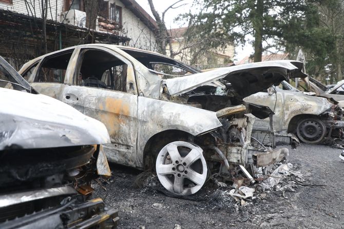 Zapaljeni automobili, Petlovo brdo