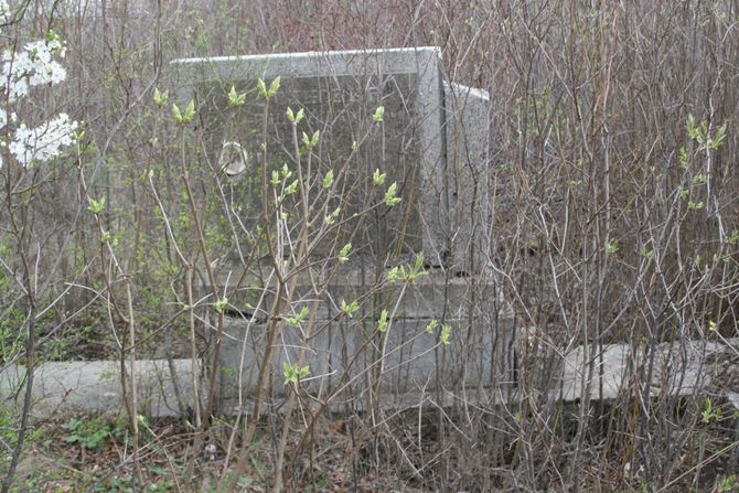 Ajvalija Priština groblje