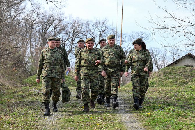 Obilazak jedinice Centralne logističke beza Želimir Glišović Novi Sad Vojska