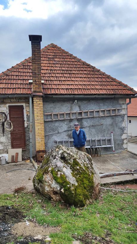 Selo Kazanci kod Gacka, stena