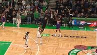 Hit scena u NBA ligi: Trener Bostona uleteo na teren i pokušao da blokira igrača Finiksa