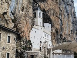 Manastir Ostrog