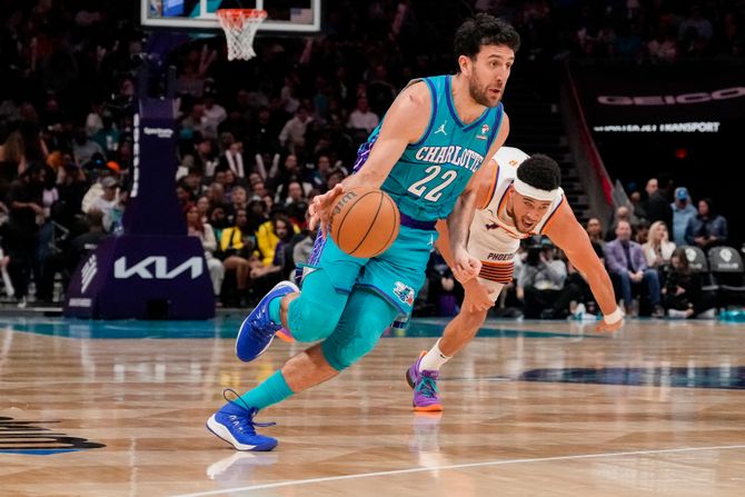 Vasilije Micić, Devin Buker Vasilije Micić, Devin Buker