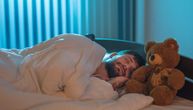 "Moj dečko (40) još spava sa plišanim medom": Komentari na priču ove devojke se samo nižu