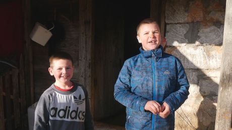 Pešter, majka, deca